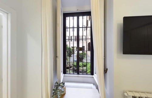 Rione XIV Borgo Casa | Proserpina's Garden