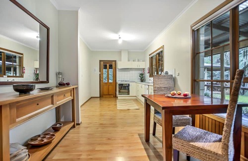 Mount Dandenong Cabina | Jacuzzi in 7 Acre Rain Forest Paradise