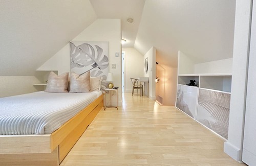 Marlborough Casa | Near BOSTON - Cozy and Renovated 4 Beds 2 bath Home w/ Backyard FREE WIFI 6.