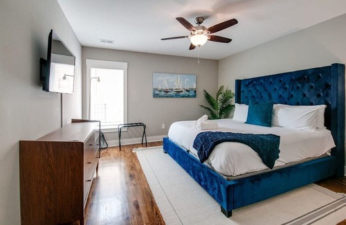 Nashville Apartamento | New Nashville Condo with 2 King beds, walk to bars