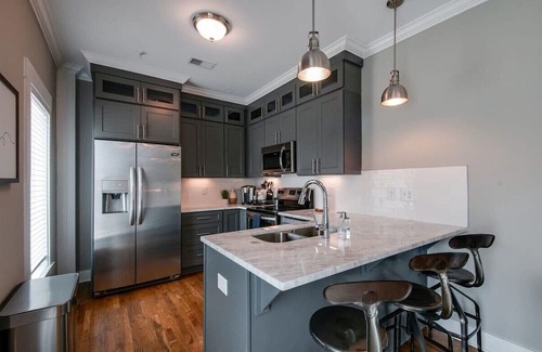 Nashville Apartamento | New Nashville Condo with 2 King beds, walk to bars