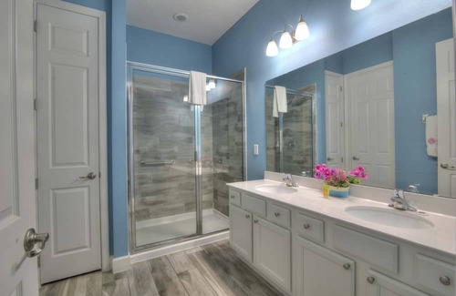Briargrove Casa | AS SEEN ON TV! Music City Bowling Villa Solterra