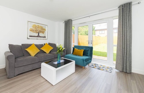 Reading Casa | Greenfield Modern 3 Bed room Home - Southscote lane, Reading