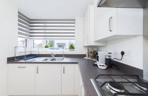 Reading Casa | Greenfield Modern 3 Bed room Home - Southscote lane, Reading