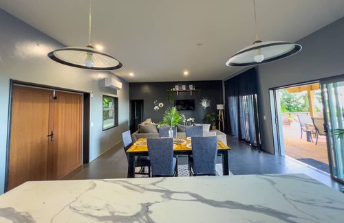 Takuvaine Tapere Casa | Beautiful Family Friendly House with Pool