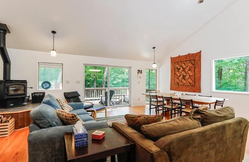 Berkeley Springs Casa | Turtle Pond- The cabin with it all!