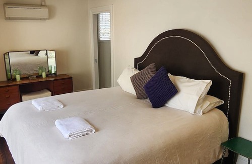 Healesville Casa | Temora House is the Queen of main street & sits high over beautiful Healesville