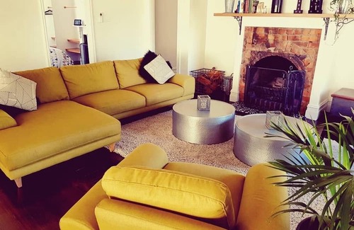 Healesville Casa | Temora House is the Queen of main street & sits high over beautiful Healesville