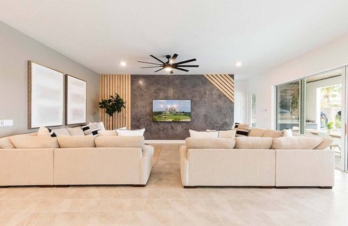Reunion Casa | Boho-Chic Estate with Themed Bedrooms at Reunion