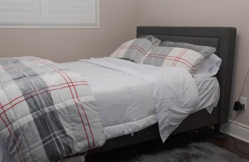 Brampton Casa | AWESOME MAIN HOUSE/BASEMENT IS SEPARATE SUITE