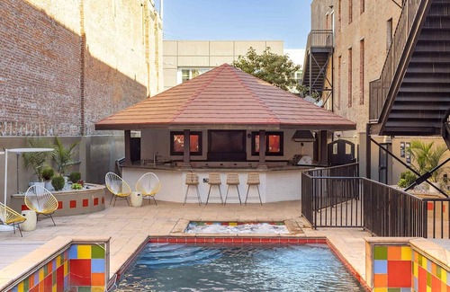 South Main Historic District Apartamento | Huge, Loft-Style 2-BR/2-BA Apt w/ Pool