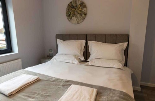 Cranford Casa | Spacious apartment, can accommodate 4 guests