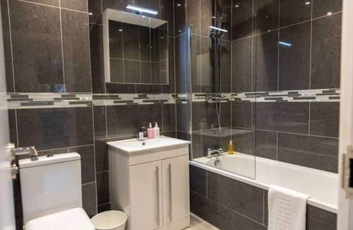 Cranford Casa | Spacious apartment, can accommodate 4 guests