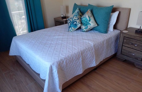 Rolleville Cabaña | 1-2 MINUTES AWAY FROM THE BEACH