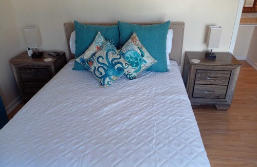Rolleville Cabaña | 1-2 MINUTES AWAY FROM THE BEACH