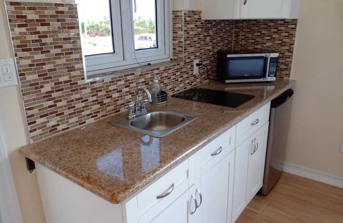 Rolleville Cabaña | 1-2 MINUTES AWAY FROM THE BEACH