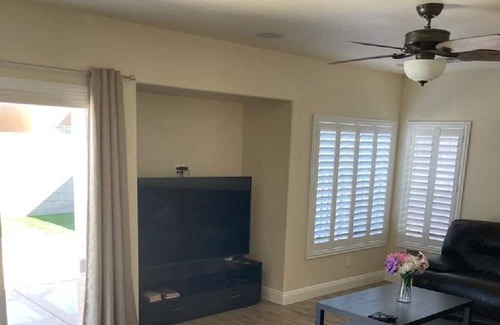 Paradise Casa | Near the Strip Spacious cozy 4 bedrooms house with Jacuzzi