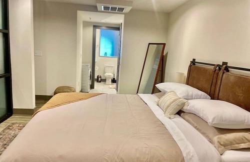 Hanover Place Apartamento | ★ King Bed ★ Uptown Theater★