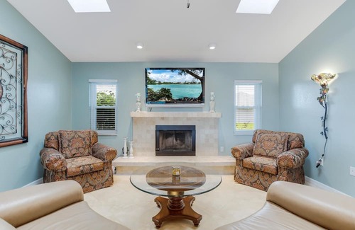 Pebble Beach Casa | Golf, Freshwater Pond, Pool & Huttub - The Happy Bunker- Roelens Vacations