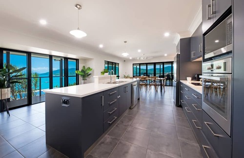 Airlie Beach Casa | Great Location, Breath taking Views, Private Pool