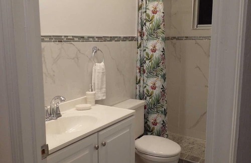 Rolleville Cabaña | 3-2 Minutes Away From The Beach, Restuarant, Stores And Bars