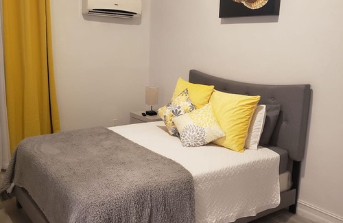 Rolleville Cabaña | 3-2 Minutes Away From The Beach, Restuarant, Stores And Bars