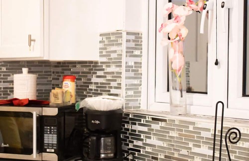 Rolleville Cabaña | 3-2 Minutes Away From The Beach, Restuarant, Stores And Bars