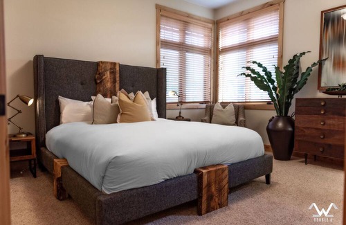 Big Sky Condominio | Brand NEW! Lakefront Penthouse with Luxury comforts - Sleeps 10, 5bd, 5bath
