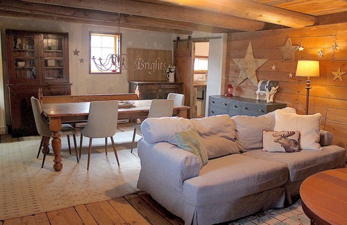 Unorganized Centre Parry Sound Cabina | Escape to the COZY CABIN at DEER LAKE WILDERNESS RETREAT, a four season getaway where you'll relax in nature, reflect on life, and restore yourself.