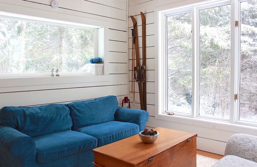 Unorganized Centre Parry Sound Cabina | Escape to the COZY CABIN at DEER LAKE WILDERNESS RETREAT, a four season getaway where you'll relax in nature, reflect on life, and restore yourself.