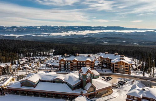 Big White Ski Resort Apartamento | Treetop Getaway-amazing Ski In/out,private Hot Tub