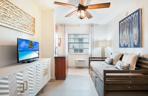 South of Fifth Condominio | BEACHFRONT/SOUTH OF FIFTH/OCEAN VIEW/CLEAN/POOL