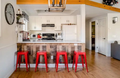 Big Bear Lake Cabaña | Walk/Bike to BikePark/Lake/Zoo/Trails + FirePit + Pet/Baby-friendly