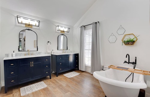 Spring Casa | Luxury Spring Home w/ Pool Table & Outdoor Oasis, King Bed, Spa