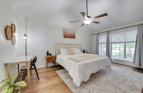 Spring Casa | Luxury Spring Home w/ Pool Table & Outdoor Oasis, King Bed, Spa