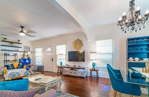 Guerneville Casa | The Caribbean Queen - 2br, 1ba, dtwn + hot tub