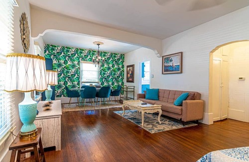 Guerneville Casa | The Caribbean Queen - 2br, 1ba, dtwn + hot tub