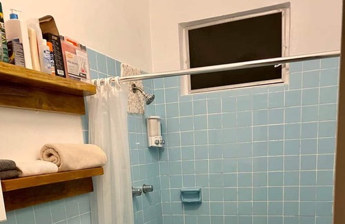 Nazareth Apartamento | Turtle Cove 1 King Bed with Pool. Walk to Red Hook
