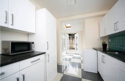 Leyton Cama Y Desayuno | Lovely Double Near the Underground