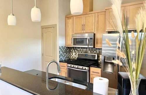 Central East Austin Casa | Walk to UT and Moody Center. Spacious Family Retreat
