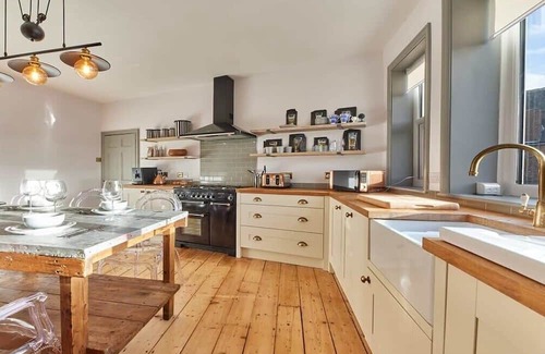 Tynemouth Casa | Host & Stay | Peacock House