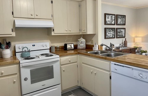 Fairforest Casa | Newly Renovated & Ready for Your Stay!