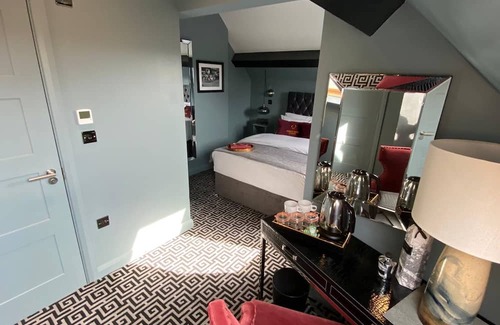Kirkdale Hotel | Phoenix Hotel Liverpool