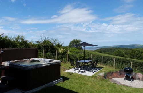 Machynlleth Casa | Estupenda casa de vacaciones privada con WIFI, jacuzzi, TV, patio, vista panorámica, aparcamiento