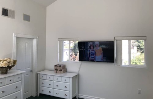 Westwood Casa | Gran casa de huéspedes de lujo en el oeste de Los Ángeles con servicio de limpieza