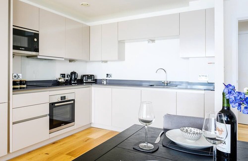 Lusty Glaze Apartamento | 32 ONE Lusty Glaze - Apartment with breath taking sea and coastal views, lift, car parking
