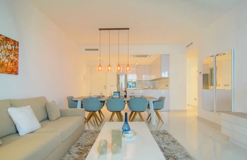 Nueva Milla de Oro Apartamento | Belaire 4 bedroom apartment with terrace and shared pools