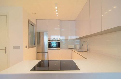 Nueva Milla de Oro Apartamento | Belaire 4 bedroom apartment with terrace and shared pools