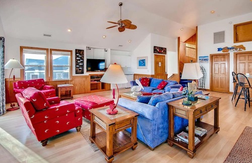 Hatteras Casa | Vista deslumbrante frente al mar! Ascensor, piscina, jacuzzi, sala de juegos, que admite perros, y más