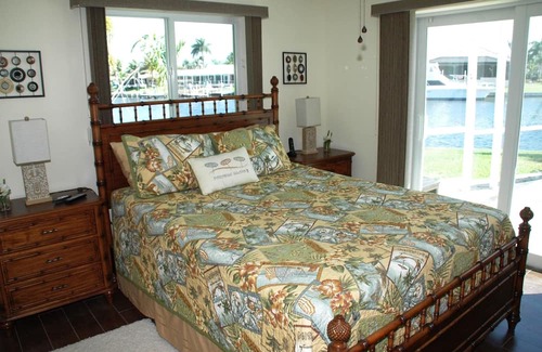Yacht Club Villa | Excl. Villa de lujo * Top * Sur frente a la piscina * jacuzzi * Wireless * muelle * Tiki Hut *